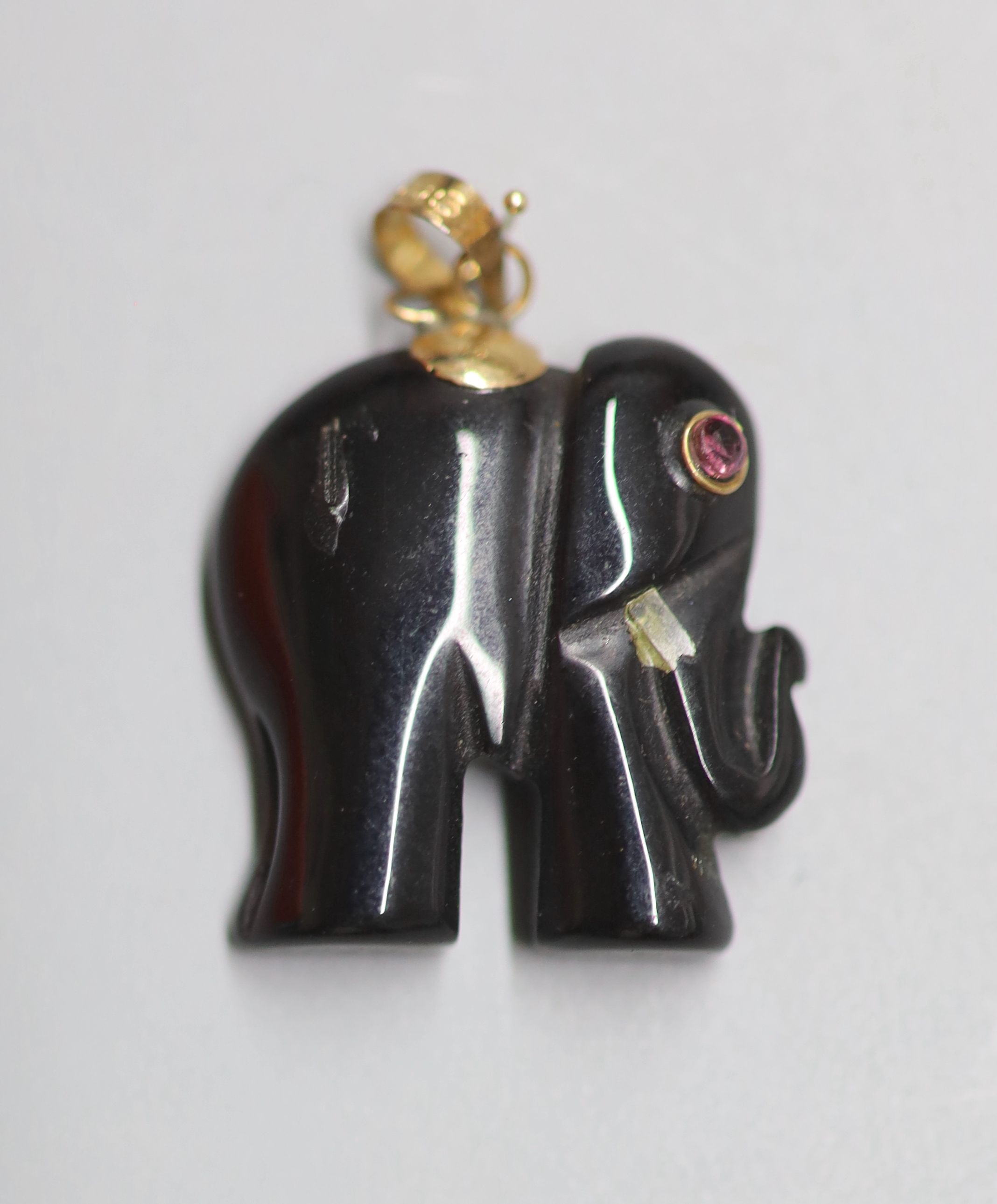 A 14k mounted black onyx? elephant pendant(chipped), with gem set eye, 19mm, gross 2.8 grams.